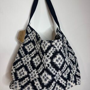 Stylish Black and White Geometric Shoulder Bag